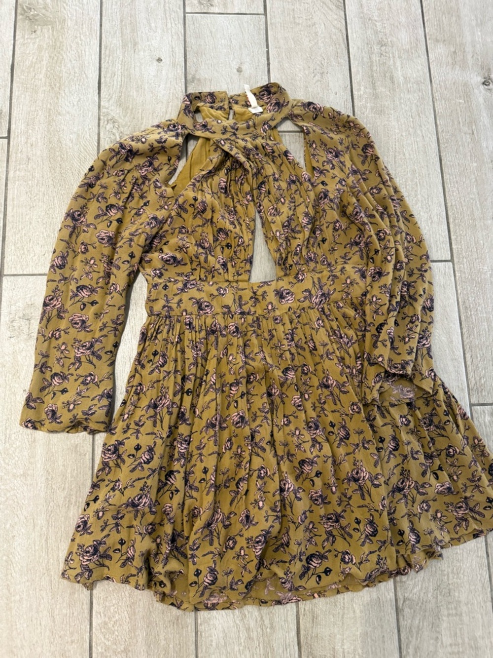RAGA Olive Floral Cutout High-Neck romper Dress - Picture 6 of 8